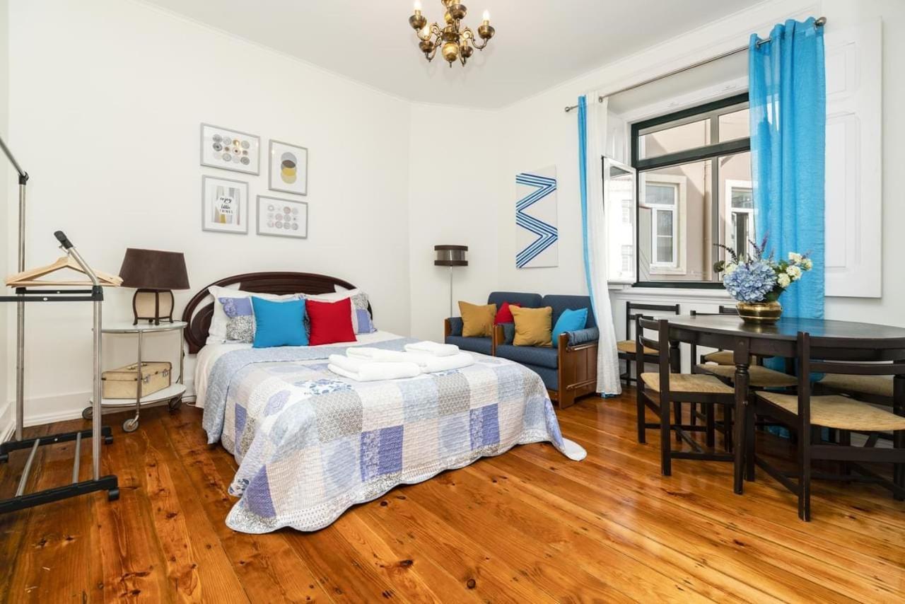 Retro M2 R4 - Lovely Double Room With Shared Bathroom Lisboa Kültér fotó