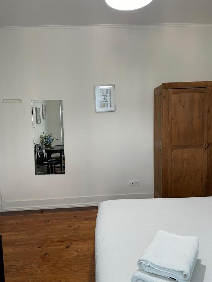 Retro M2 R4 - Lovely Double Room With Shared Bathroom Lisboa Kültér fotó